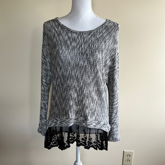 Design Lab black & white tunic with lace bottom - Picture 1 of 9